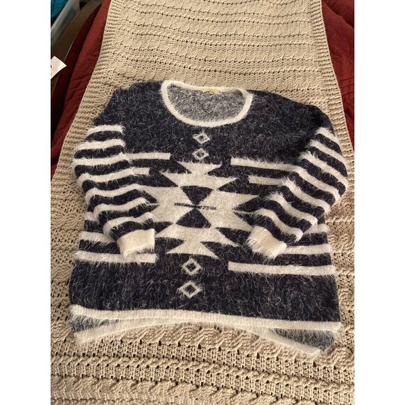 Cecico Womens Aztec Pattern Eyelash Sweater Large Southwest Black & White - Picture 1 of 13